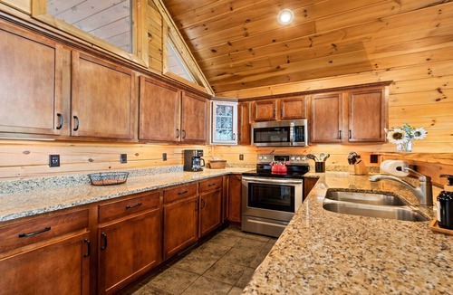 Bryson City Cabin | Spectacular Views, All Amenities & 5 Minutes from Town!