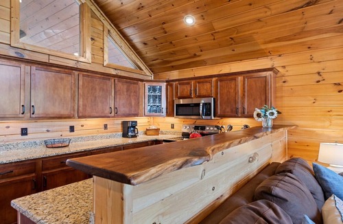 Bryson City Cabin | Spectacular Views, All Amenities & 5 Minutes from Town!