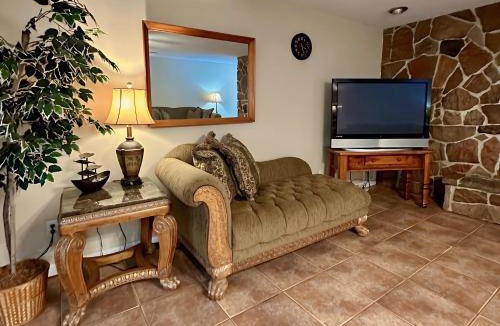 South Daytona House | Speed & Sand Pool Table, Parking & Minutes to Beach Or Speedway