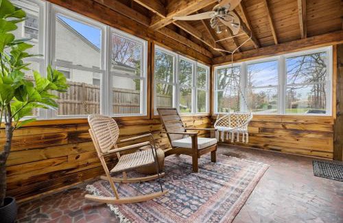 Greensboro House | Sports Bar, Fenced Yard, 2 Kings, Bunkroom, 6 TV