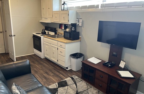 Bluewell Apartment | Spurrier Unit 10 Cozy 1 Bedroom 1 Bath Pets Welcome