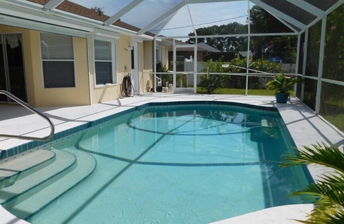 Englewood East House | St Catherines Ave - Englewood centrally located pool home