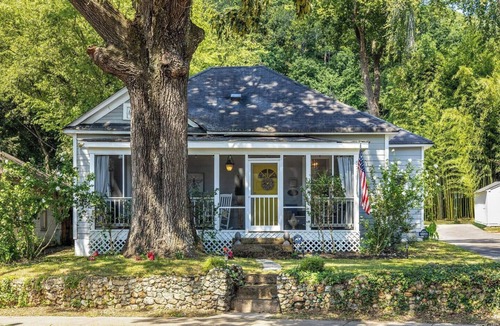 St. Elmo Improvement League House | St. Elmo Bungalow - Mtn Views! *Monthly Stays*