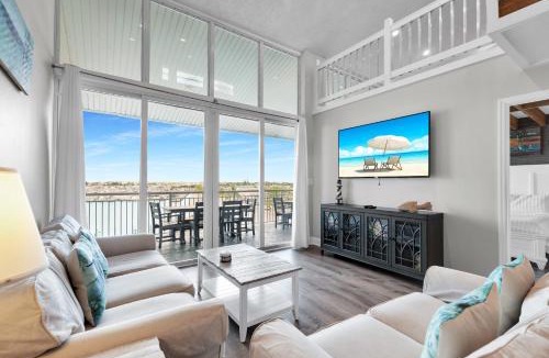 Meadows House | St Kitts - Downtown Waterfront Penthouse Pool Dock Parking