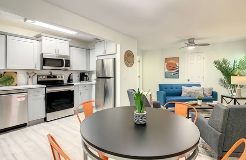Historic Uptown Apartment | St Pete Charm! 2bd/1ba walk downtown 1st Floor