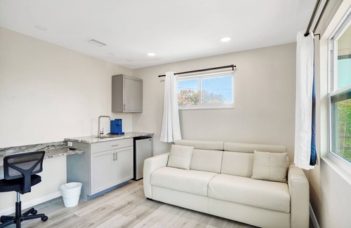 St. Pete Beach House | St Pete Upham Beach Private Boutique Pool