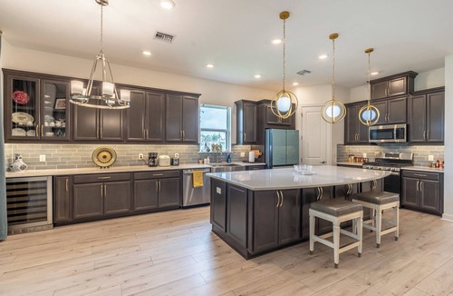 Naples House | Stay at a stylish 3BR retreat in Naples—perfect for families or groups