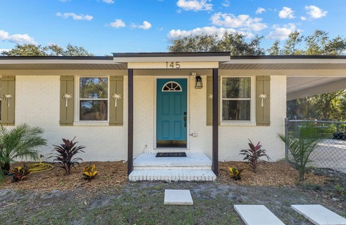 Panacea House | Stay at Panacea Palms, a charming 3/2 less than 1 mile from local boat ramp!
