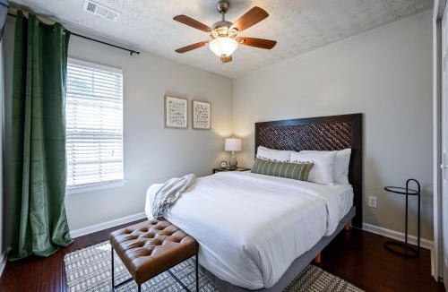 Woodstock House | Stay In This Chic Townhome Near Olde Rope Mill