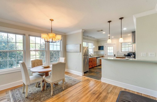 East Hill House | Stay & Play in Pensacola: Apartment Near Dtwn