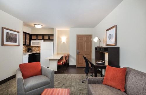 Chantilly Hotel | Staybridge Suites Chantilly Dulles Airport by IHG