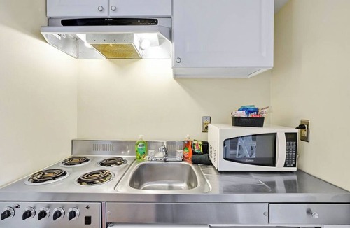 Wilmington Historic District Hotel | Stemmerman Suite on Front! Perfect location in the Heart of Downtown!