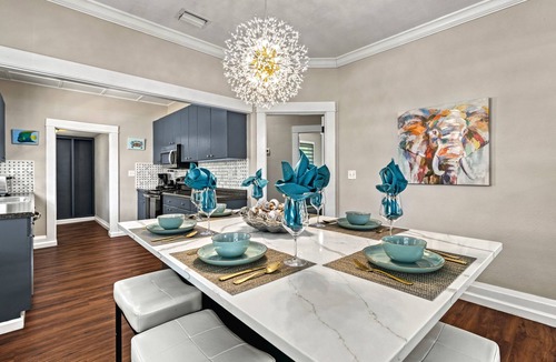 Gillespie Park House | Step into the charm of yesteryear with the modern comforts of today at City Cottage!