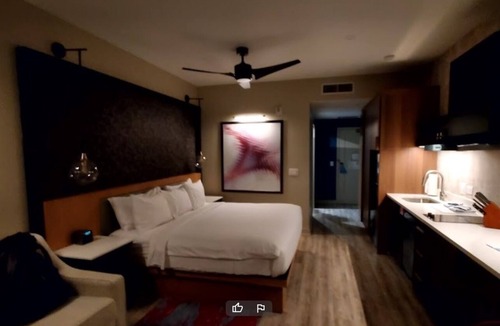 South Downtown Hotel | Steps from Centennial Park. Atl Studio, beautiful views. Downtown fun awaits!