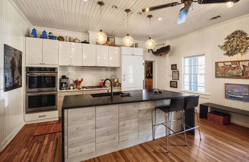 Tybee Island Cottage | Steps from Tybee’s Beaches & Park│Charming Historic Home w/Modern Comforts