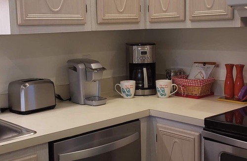 St. Augustine Beach Villa | STEPS TO BEACH!POOLS,TENNIS,2BR/2BA VILLA,CLEAN,QUIET,WIFI 5STAR REVIEWS!