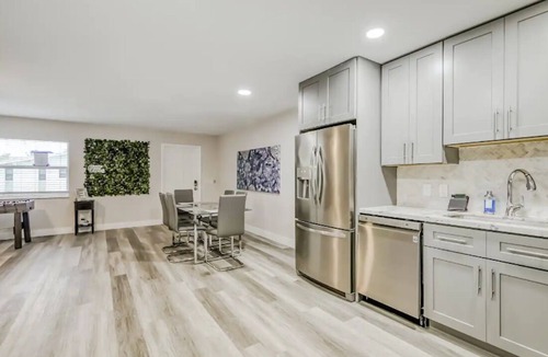 Palm Beach Shores Condo | Steps to Beach: Hot Tub, Fire Pit & Dog-Friendly