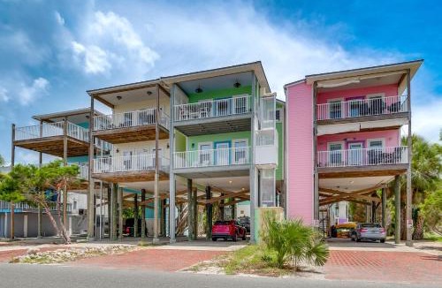 Cedar Key House | Steps to Beach Waterfront Cedar Key Home!