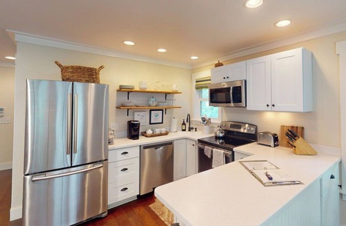 Olde Town Apartment | Steps to Riverfront: Dtwn Bluffton Studio!