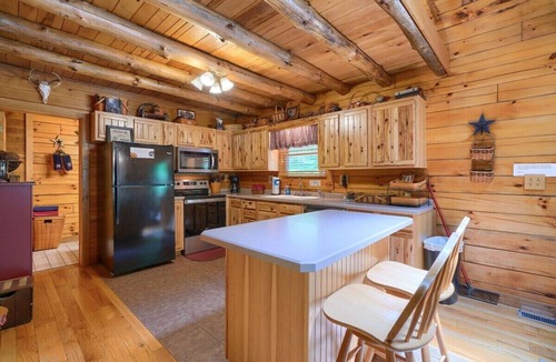 Logan Cabin | Stone Settler | Hocking Hills, 30 Acres, Pets