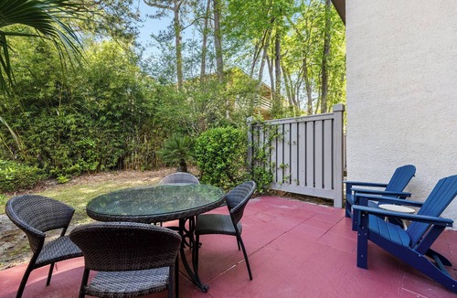 Folly Field Condo | Stones Throw to the Shore