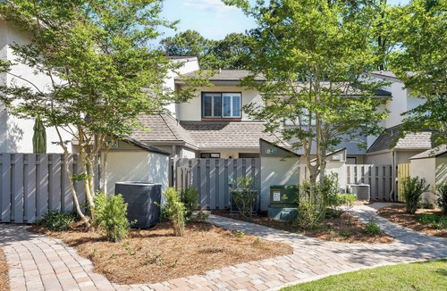 Folly Field Condo | Stones Throw to the Shore