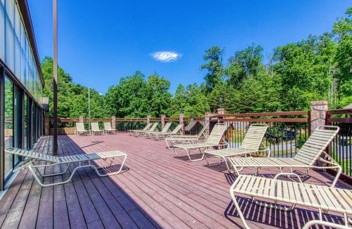 Sevierville Ski Chalet | Strawberry Fields, Indoor resort Pool, WIFI, 560 FREE tickets each paid day