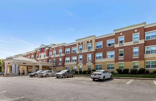 Gaithersburg Apartment | Studio 6 Gaithersburg|Spacious King|Hearing|Kitchen