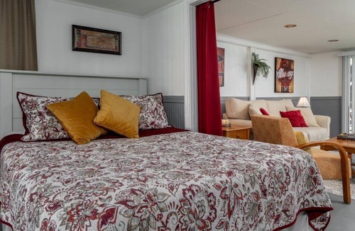 Edisto Island Apartment | Studio Apartment with Private Entrance One Block to Beach Access