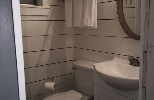 Ellendale Apartment | Studio Cottage in the heart of Memphis