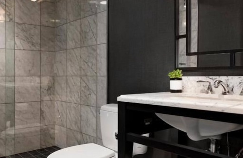 Logan Circle House | Studio King at Viceroy Washington DC, Short Drive to The National Mall!