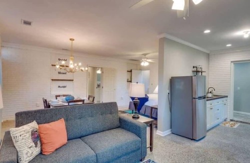 Thunderbolt House | Studio w/Gazebo-Swanky Savannah Style