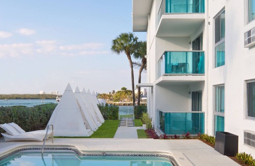 Bal Harbour Apartment | Studio with Two Queen Beds and Kitchenette, Steps away from Bal Harbour Beach