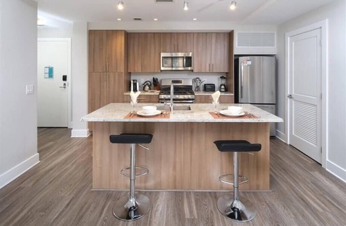 Aurora Highlands Apartment | Stunning 2BR | Laundry | Full Kitchen | Crystal City