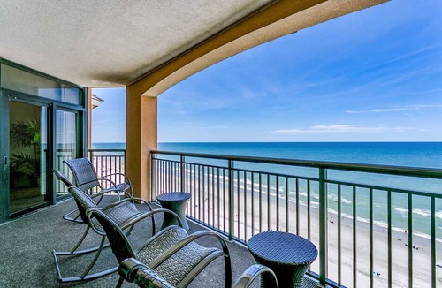 Myrtle Beach Condo | Stunning 4Bdrm Oceanfront Condo: Spacious, Amazing Pools and Amenities