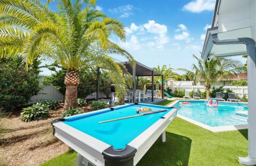 West Perrine House | Stunning 5BR Heated Pool, Beach Access & Games L06
