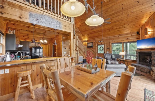 Bostic Cabin | Stunning cabin with views in cozy Bostic