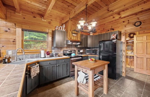 Bostic Cabin | Stunning cabin with views in cozy Bostic