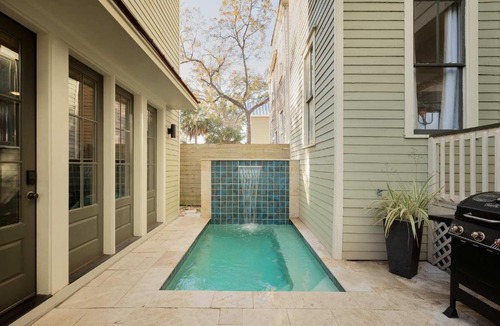 Dixon Park House | Stunning Carriage House Heated Pool