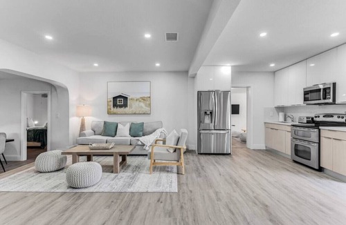 Olympia Heights House | Stunning Miami Heated Pool House - Perfect Gateway