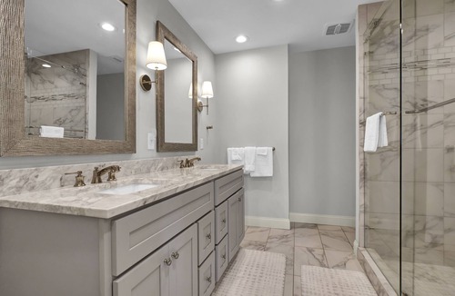 McCutcheon Field House | STUNNING OCEANFRONT MANSION, PRIV BEACH, SHARED POOL, 7BED 6BATH, SLEEPS 17