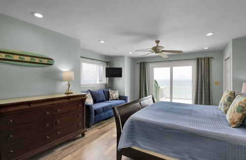 McCutcheon Field House | STUNNING OCEANFRONT MANSION, PRIV BEACH, SHARED POOL, 7BED 6BATH, SLEEPS 17