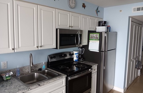 Myrtle Beach Condo | Stunning Oceanfront Condo. Great resort. kitchen, W/D, 65" Roku tv, fast WIFI.