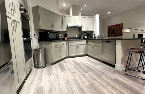 Ventura House | Stunning Ventura Condo with Golf &Pool