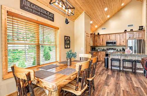 Helen Cabin | Stunning Views, Hot Tub, Pool Table & so much more!