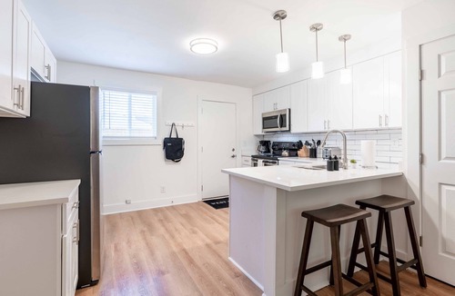 Lindridge-Martin Manor Apartment | Stylish 1 Bed Apartment!