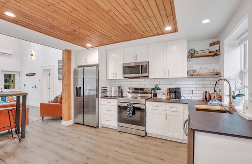 Historic District Cottage | Stylish 2-bedroom house in Beaufort. Walk to downtown. Fire pit, bikes, grill