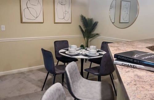 Executive Park Apartment | Stylish 2 King BR Suite—Mins to