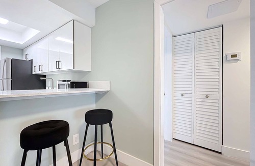 Lauderdale Harbours Condo | Stylish 2BR with Pool & Modern Amenities