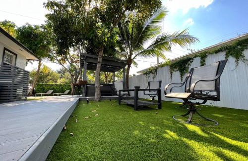Buena Vista Apartment | Stylish 3/2 centrally located!